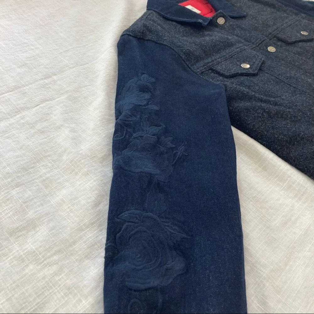 GM Studio LA/California trucker jacket. Size small